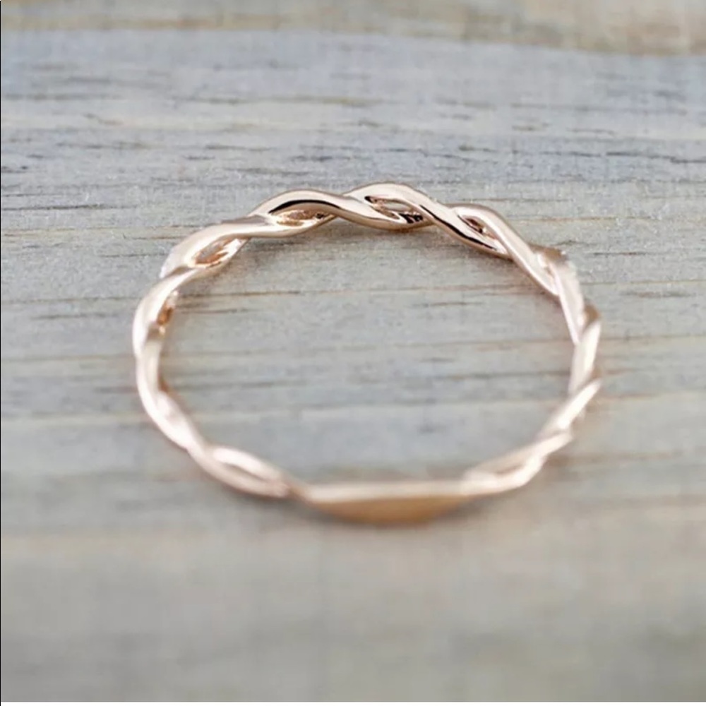 New Rose Good Twist Gorgeous Ring - Picture 3 of 3